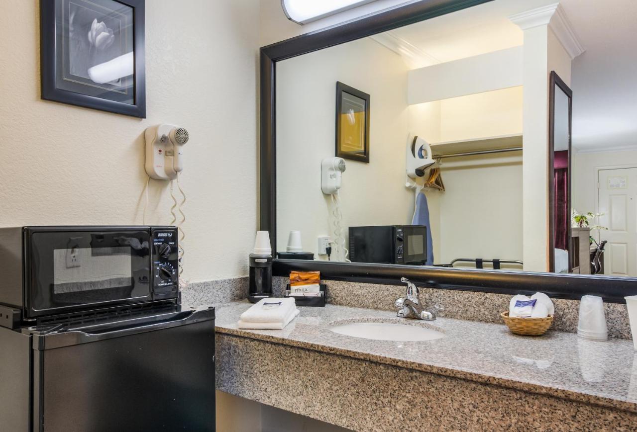 Americas Best Value Inn Columbus Buitenkant foto
